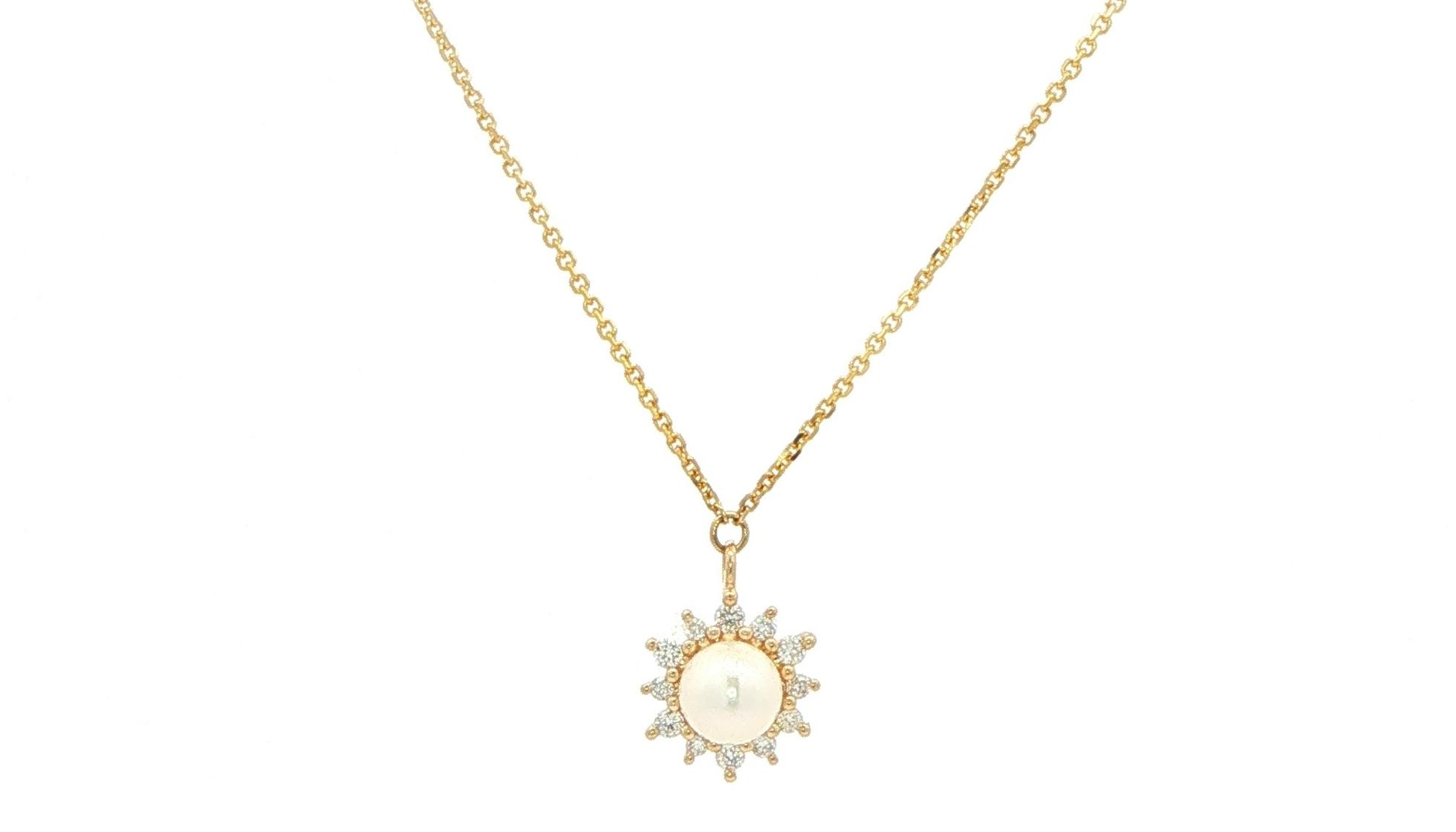 Pearl Sunburst Pendant Necklace in Yellow Gold (0.06cts TWT)