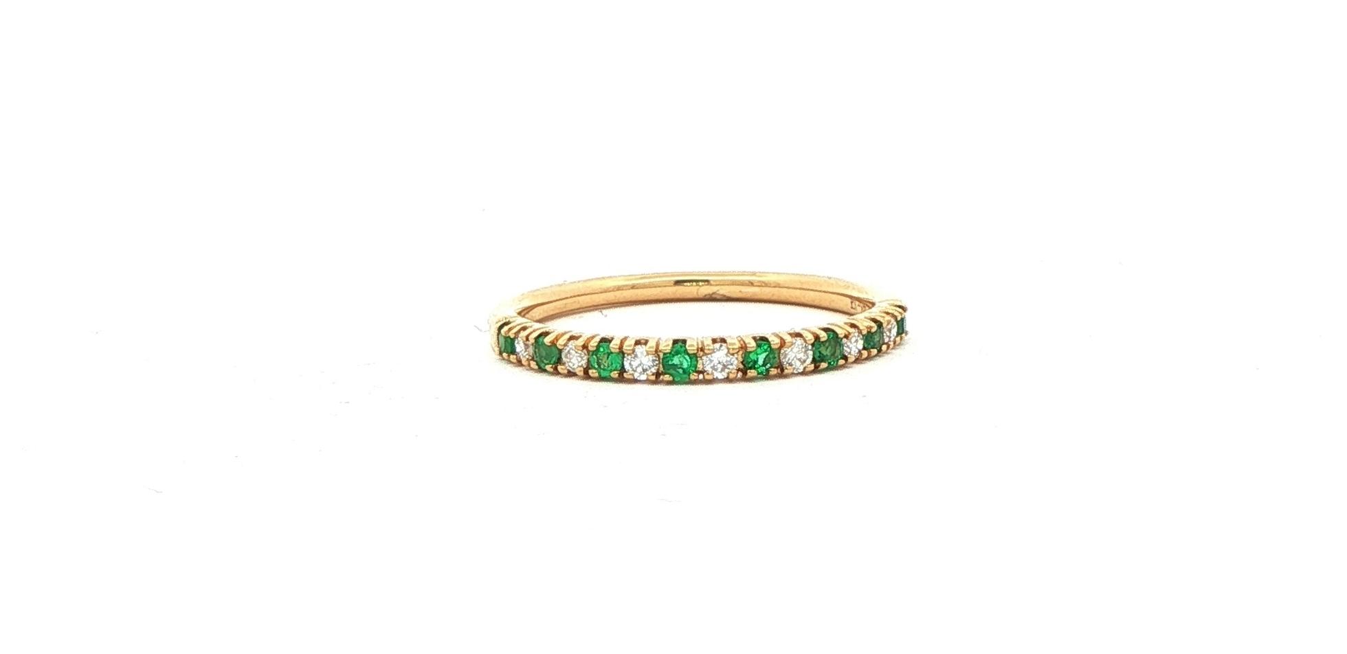 Alternating Emerald and Diamond Ring in Yellow Gold (0.25cts TWT)