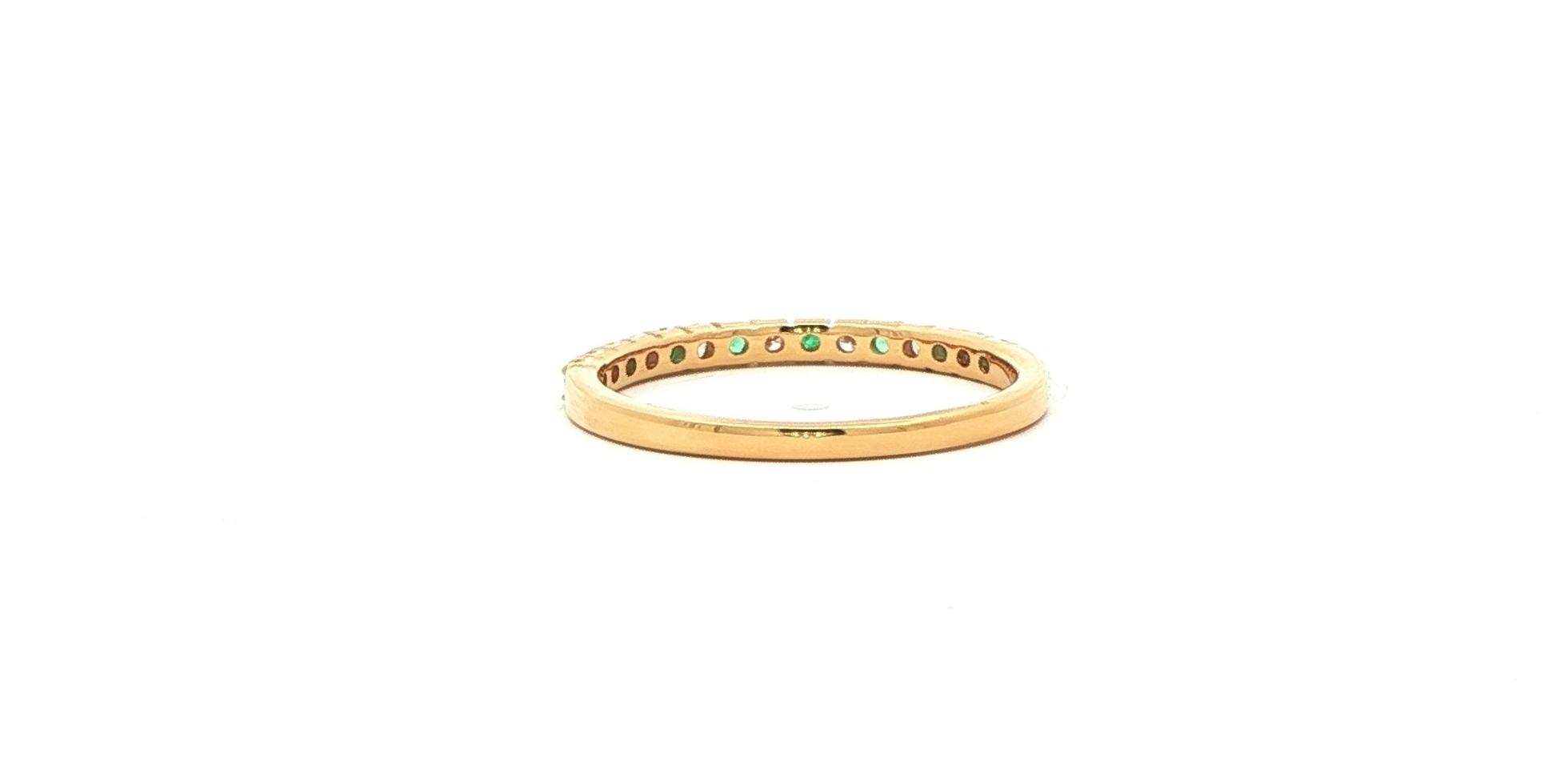 Alternating Emerald and Diamond Ring in Yellow Gold (0.25cts TWT) back