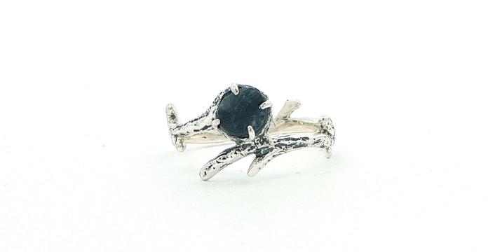 content/products/Deep Blue Raw Montana Sapphire Twig Solitaire Ring in Sterling Silver