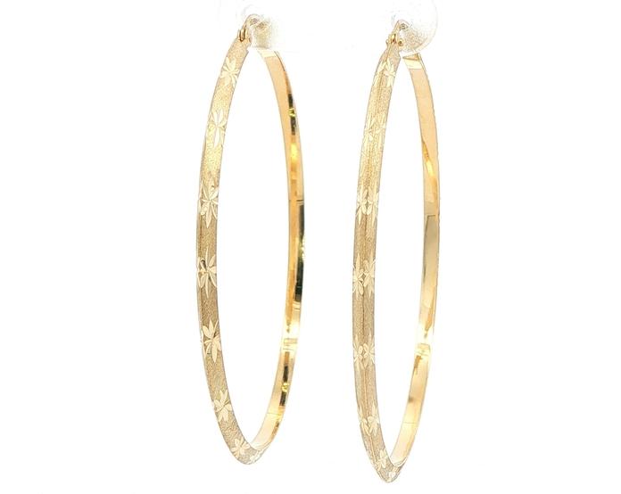 content/products/Beveled Hoop Earrings with Textured Starbursts in Yellow Gold 
