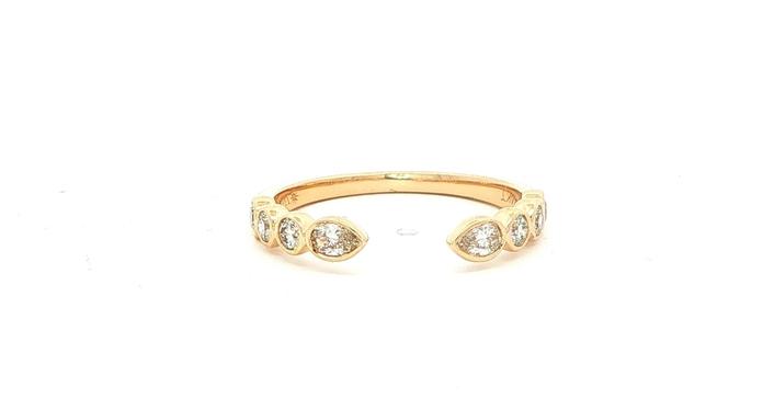 content/products/Bezel Pear-cut and Round Diamond Open Cuff Stackable Ring in Yellow Gold (0.37cts TWT)