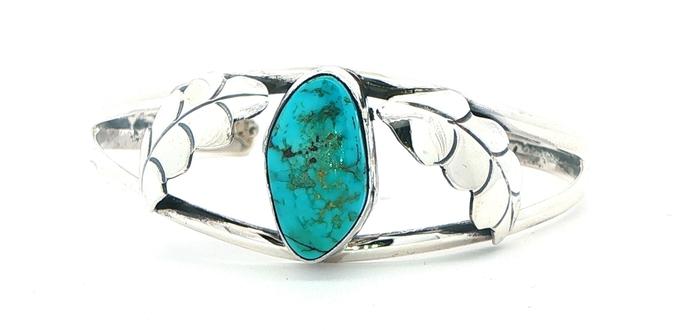 content/products/Estate Piece: Turquoise and Leaf Motif Cuff Bracelet in Sterling Silver