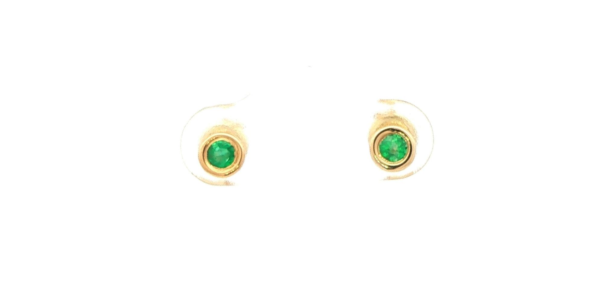 Round Emerald Bezel Stud Earrings in Yellow Gold (0.18cts TWT)