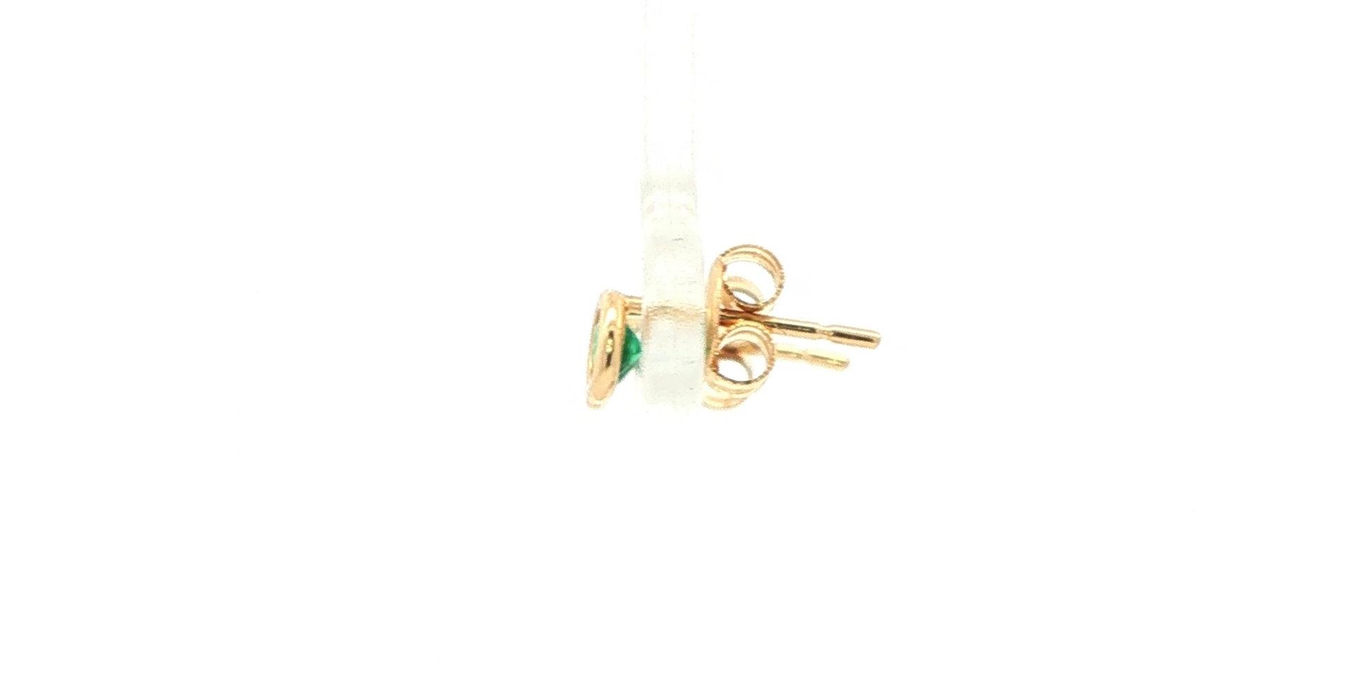 Round Emerald Bezel Stud Earrings in Yellow Gold (0.18cts TWT) side