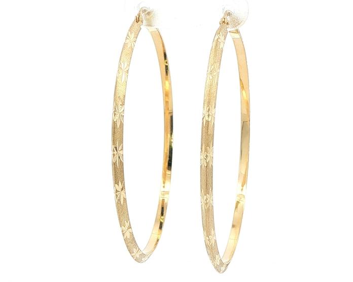 content/products/Beveled Hoop Earrings with Textured Starbursts in Yellow Gold