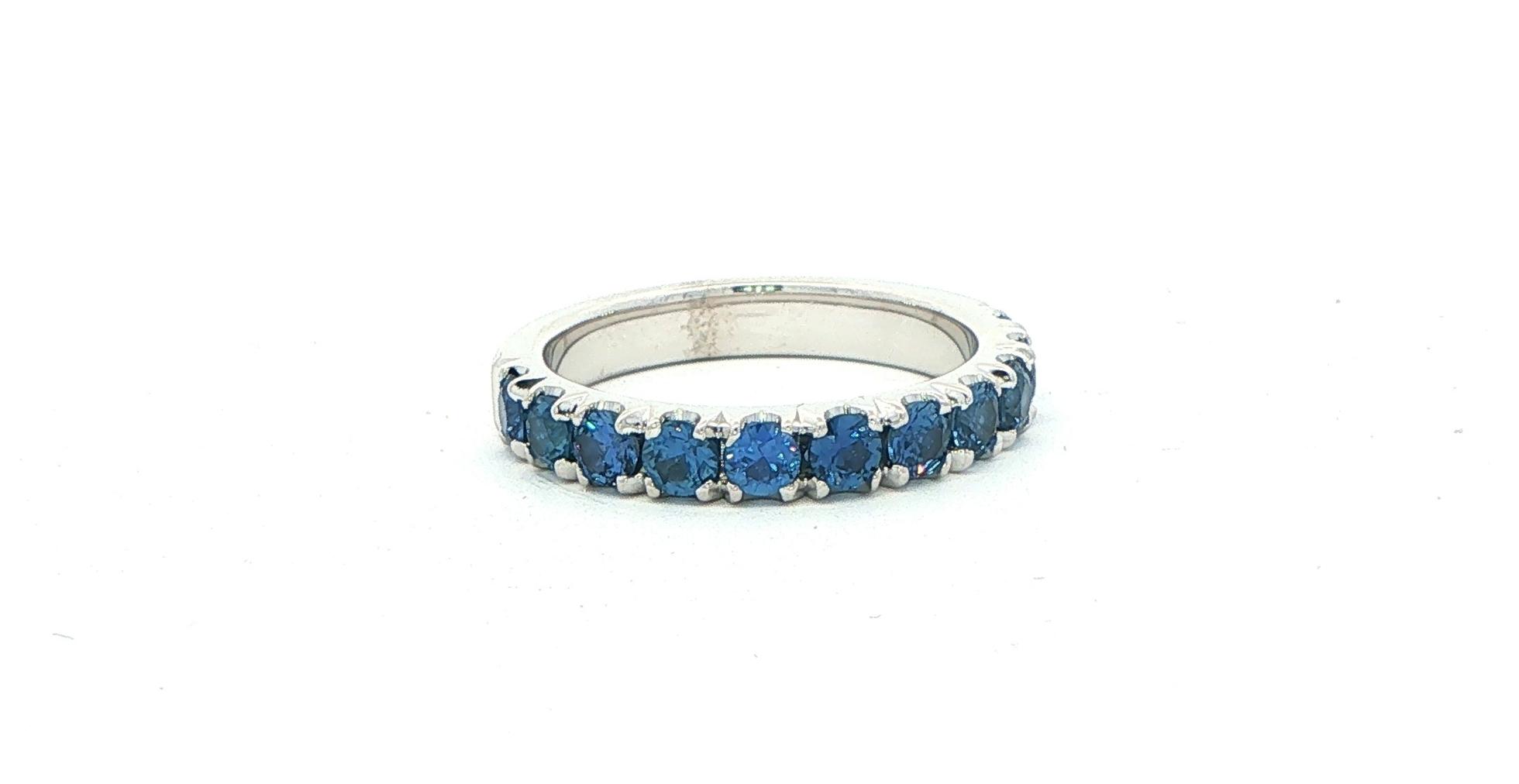 11-Stone Montana Yogo Sapphire U-Cup Set Ring in White Gold (1.46cts TWT)