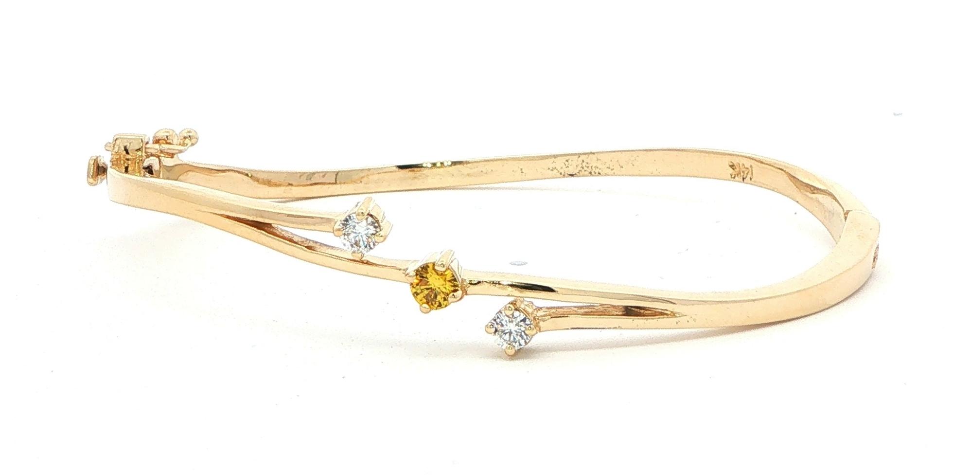 Estate Piece: 3-Stone Yellow and White Diamond Split Bangle in Yellow Gold (0.45cts TWT)