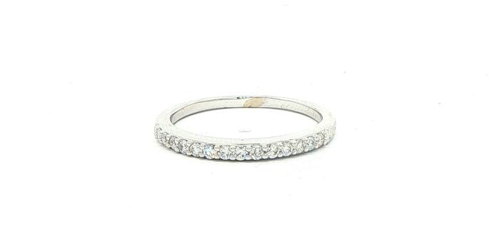 content/products/Estate Piece: Diamond Ring with Pave-Set Stones in White Gold (0.15cts TWT)