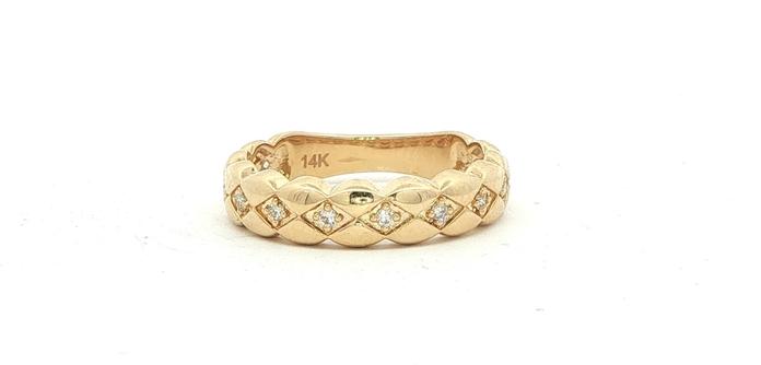 content/products/Quilted Diamond Accent Band Ring in Yellow Gold (0.12cts TWT)
