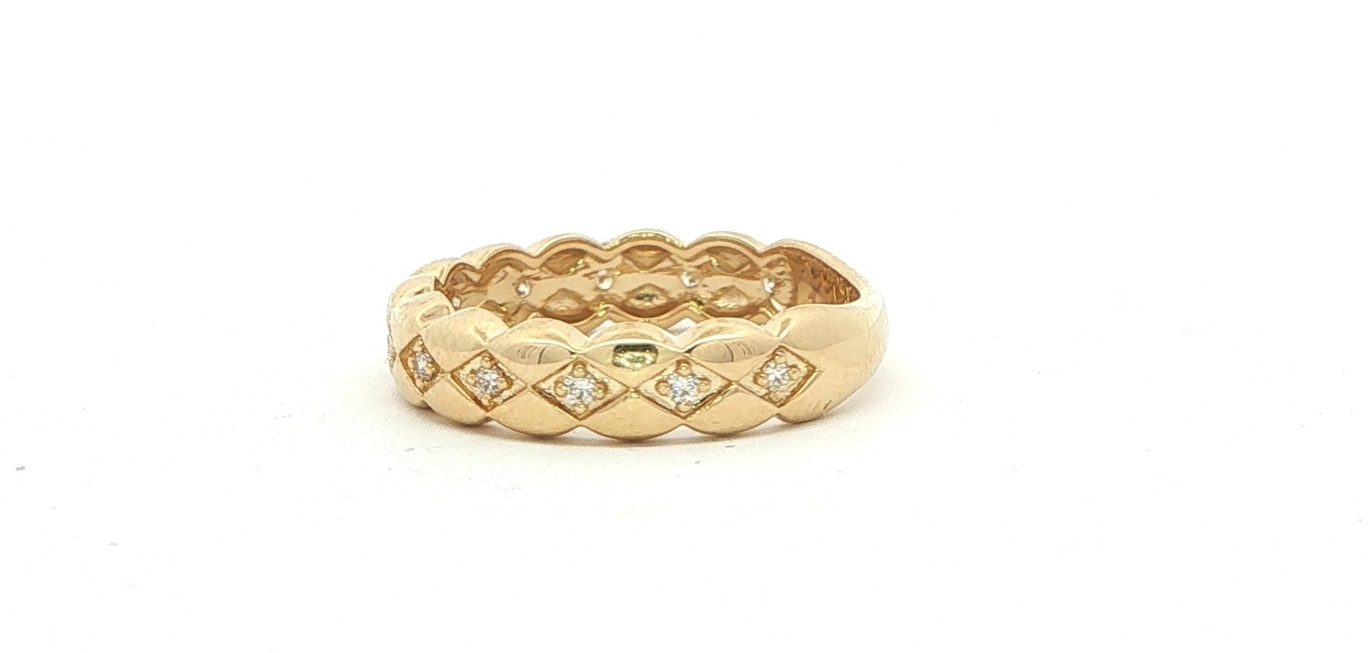Quilted Diamond Accent Band Ring in Yellow Gold (0.12cts TWT) side