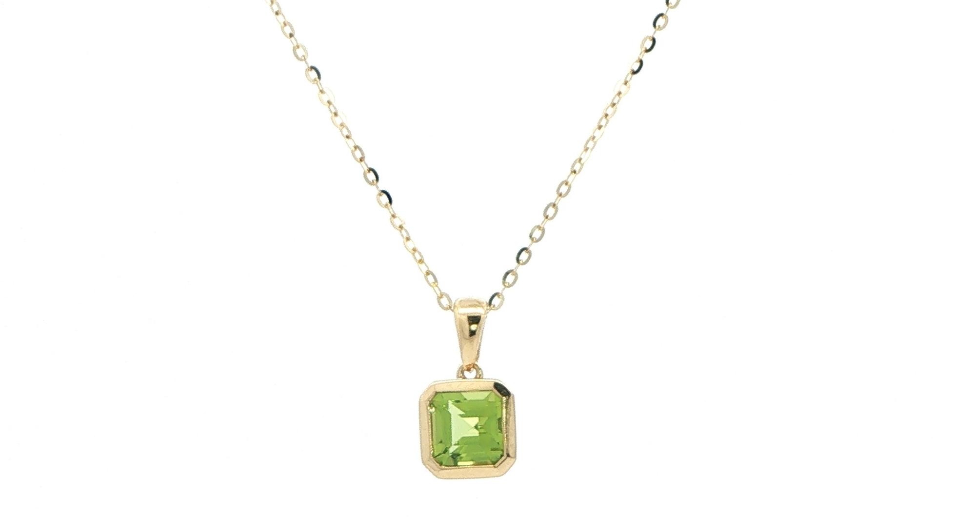 Asscher-Cut Peridot Bezel Pendant Necklace in Yellow Gold (0.67cts TWT)