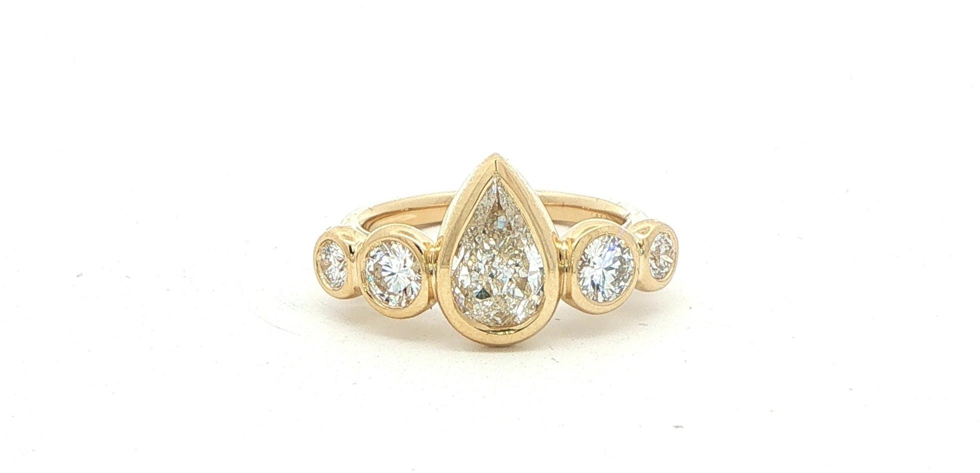 Pear-Cut Bezel Set Diamond Five-Stone Ring in Yellow Gold (1.71cts TWT)