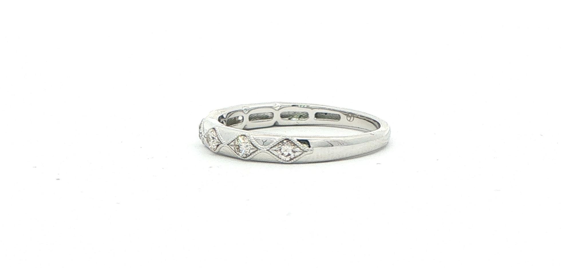 Vintage-Inspired Milgrain Diamond Wedding Band in White Gold (0.25cts TWT) side