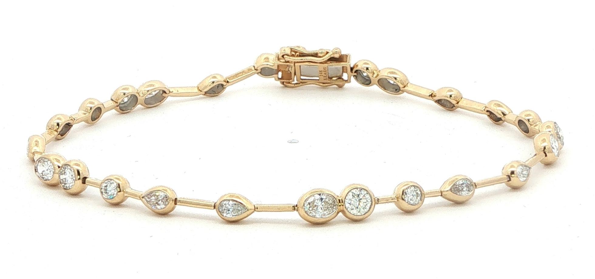 Multi-shape Bezel-Set Diamond Station Bracelet in Yellow Gold (1.80cts TWT)